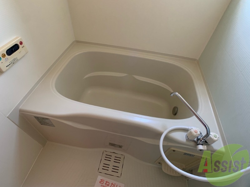バス・シャワールーム　追い焚き機能が付いているのでいつでも温かいお風呂に入れますよ