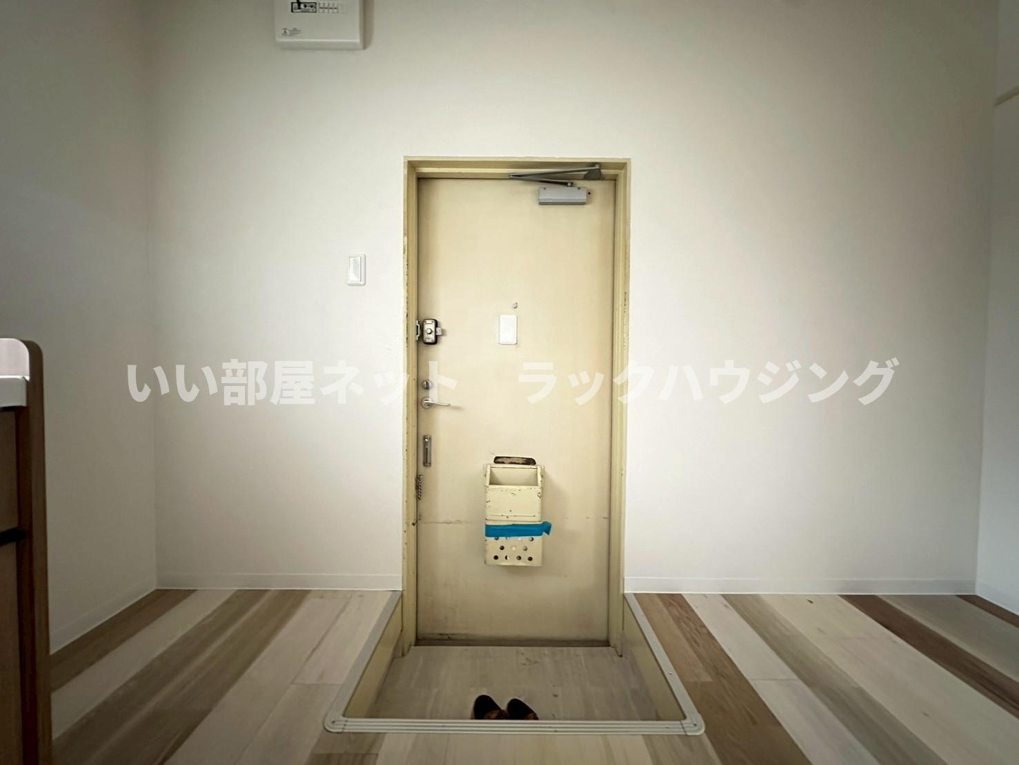 玄関　【お部屋さがしはラックハウジングにお問合せ下さいませ♪】
