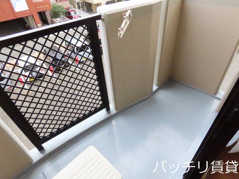 バルコニー　＊画像は別部屋（角部屋）の為イメージ、現状を優先いたします
