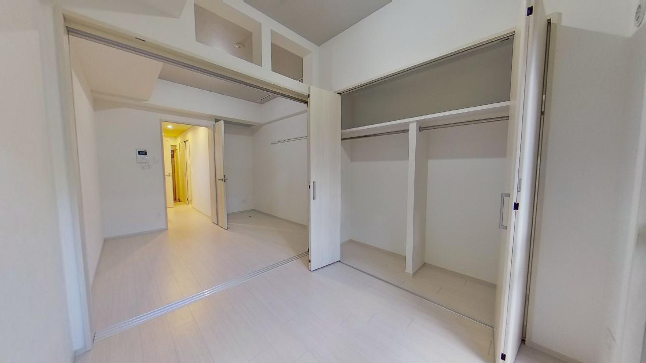 収納　写真は反転タイプのものです。