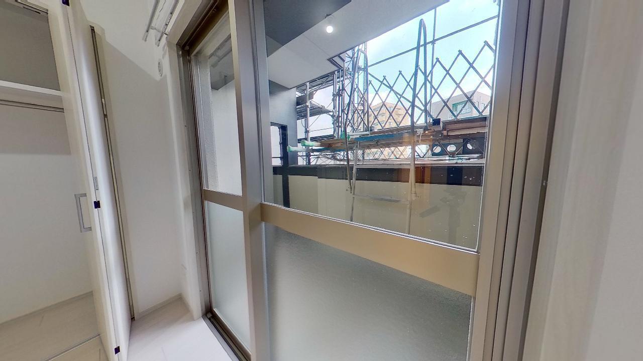 バルコニー　写真は反転タイプのものです。