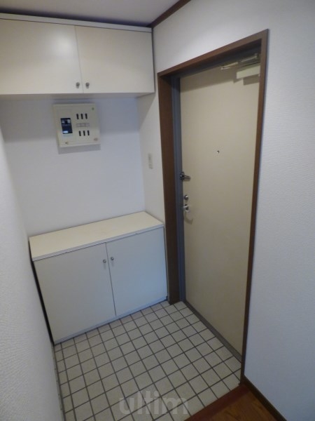 玄関　※同タイプの他のお部屋です