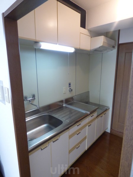 キッチン　※同タイプの他のお部屋です