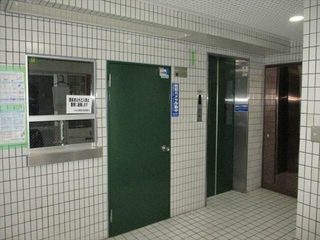 エントランス　エレベーター付なので、たくさんお買い物しても安心ですね♪