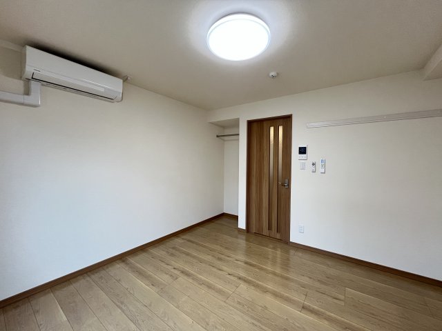 居室・リビング　※他号室の写真です。