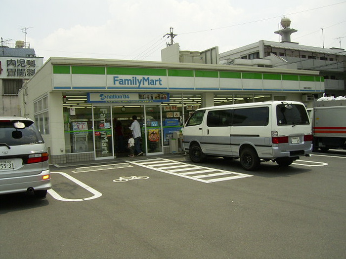 コンビニ　ファミリーマート（コンビニ）まで137m