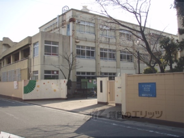 中学校　勧修中学校（中学校）まで130m