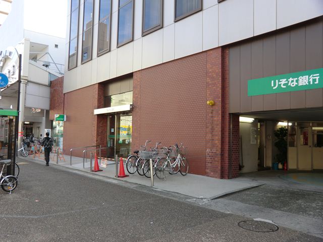 銀行　りそな銀行　尼崎支店（銀行）まで305m