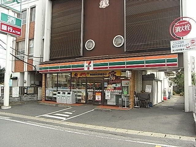 コンビニ　セブンイレブン（コンビニ）まで650m