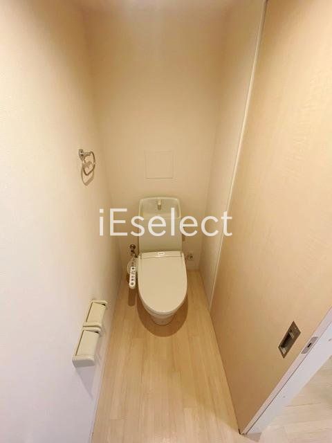 トイレ　温水洗浄便座付きのトイレです