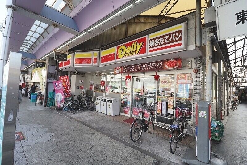 コンビニ　デイリーヤマザキ鶴橋駅東口店（コンビニ）まで189m