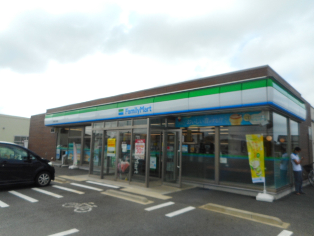コンビニ　ファミリーマート 成田西三里塚店（コンビニ）まで734m