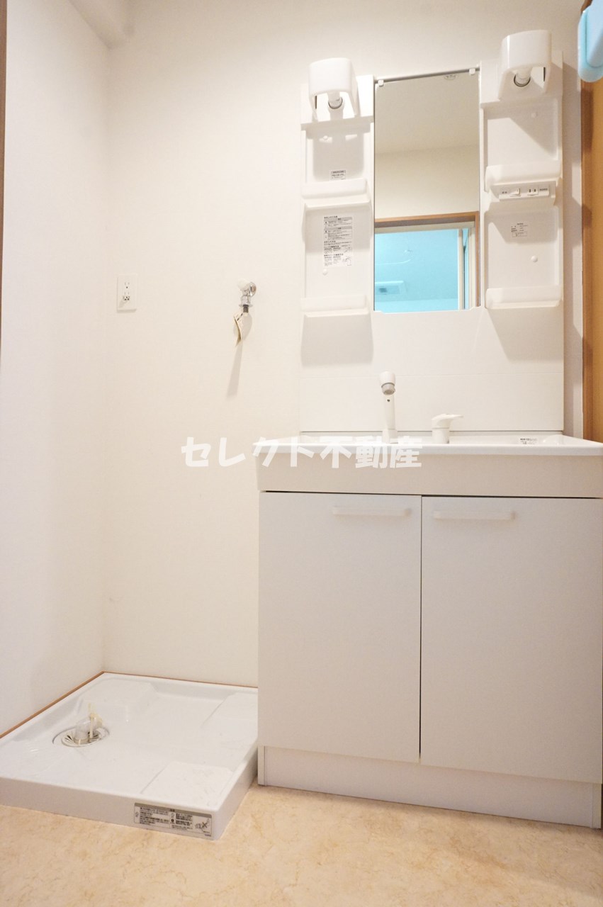 洗面設備　【ＬＳ西松江城マンション】ヘアーセットに便利なシャワー付き洗