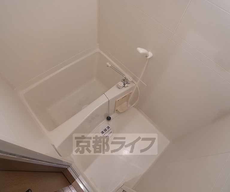 バス・シャワールーム　ゆったりセパレートの浴室です。