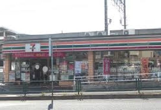 コンビニ　セブンイレブン（コンビニ）まで350m