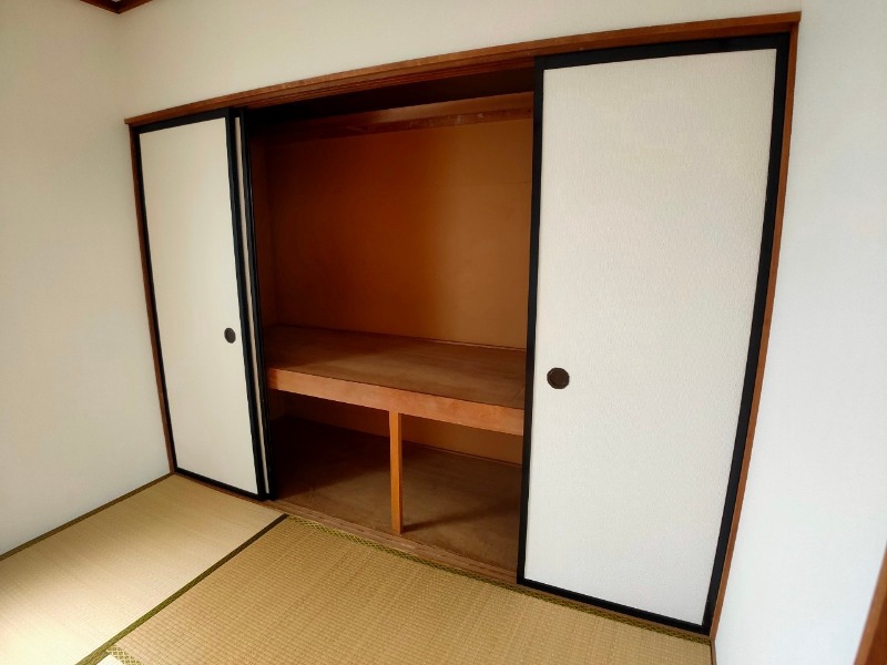 収納　押入を開けてみました。たっぷり入りますね～