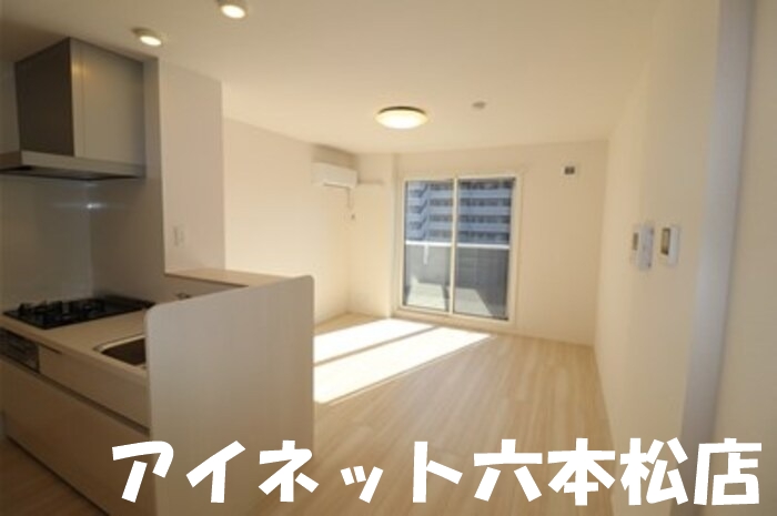 居室・リビング　家具の配置に困らないリビングですね。