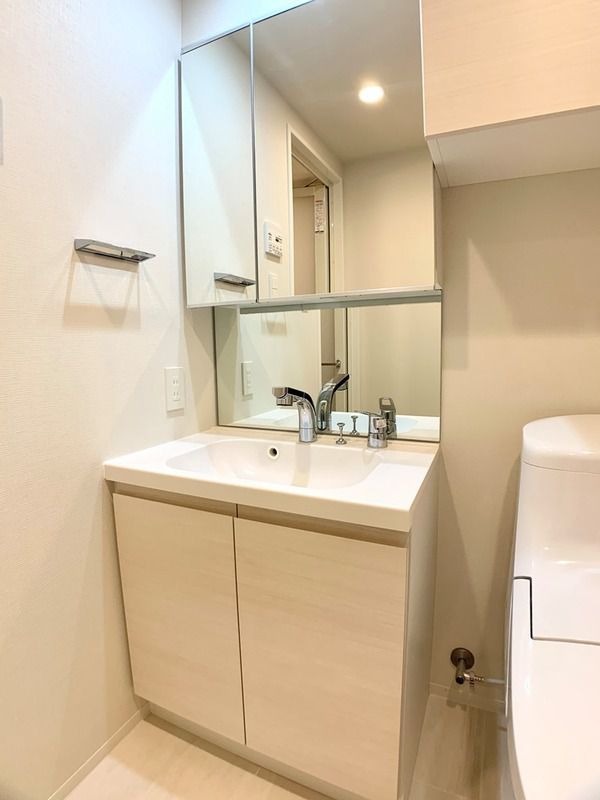 洗面設備　写真は同タイプ住居です。