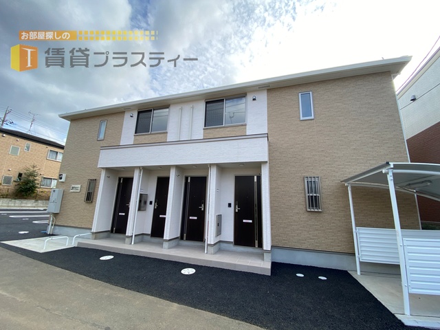 建物外観　コンビニ裏で立地良し。