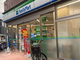 コンビニ　ファミリーマート新宿大久保一丁目店（コンビニ）まで67m