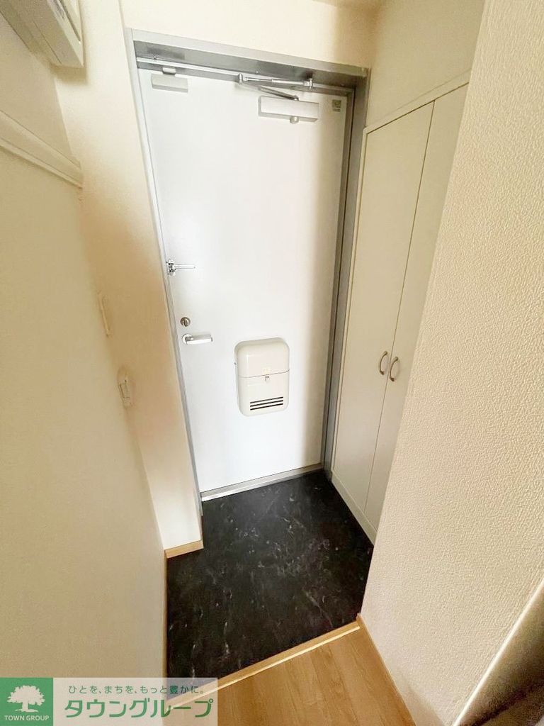 レオパレスファルケの玄関写真