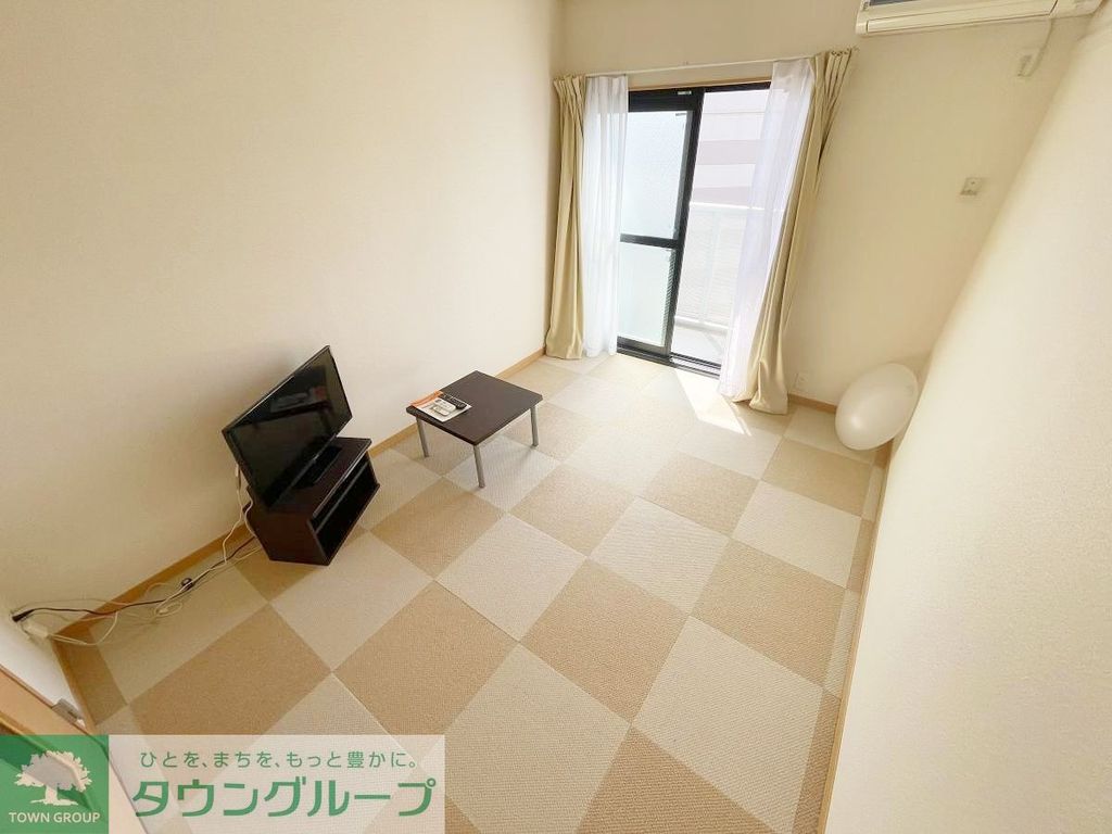 レオパレスファルケの居間写真