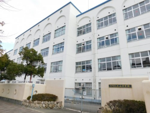 中学校　神戸市立本山中学校（中学校）まで683m
