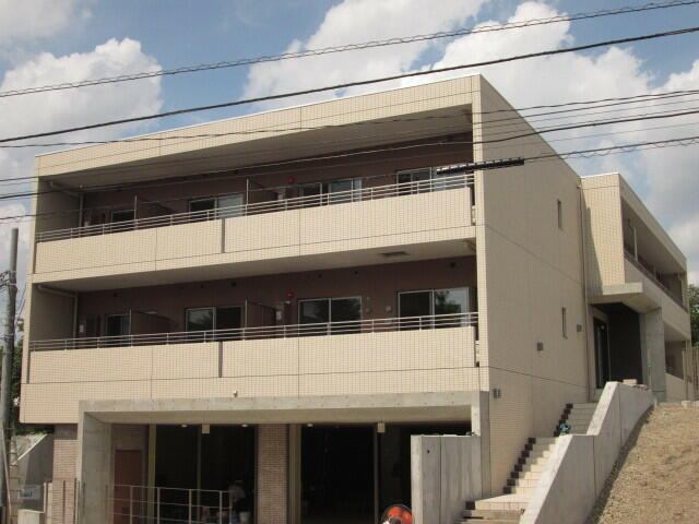 建物外観　オートロック完備