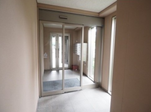 エントランス　オートロック付きで安心♪