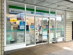 コンビニ　ファミリーマート 新潟プラーカ2店（コンビニ）まで208m