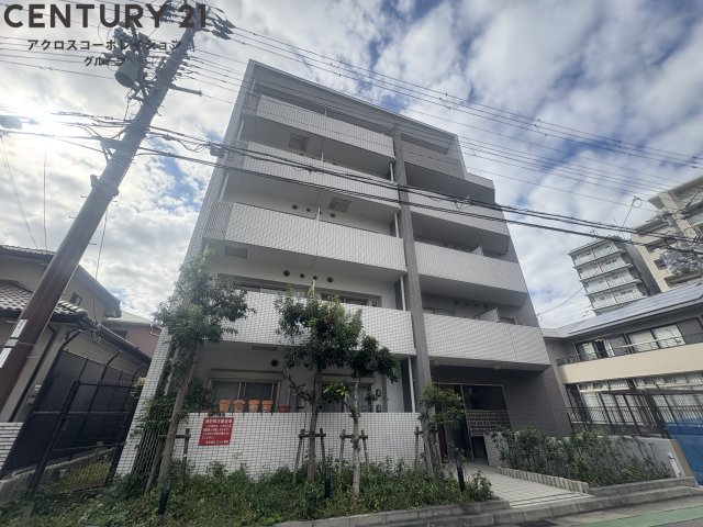 建物外観　オートロックで外部の人間が簡単に出入りできないため安心です。