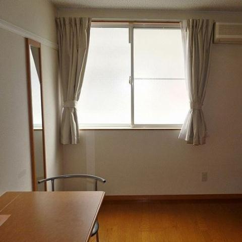 居室・リビング　※別部屋の参考写真です。