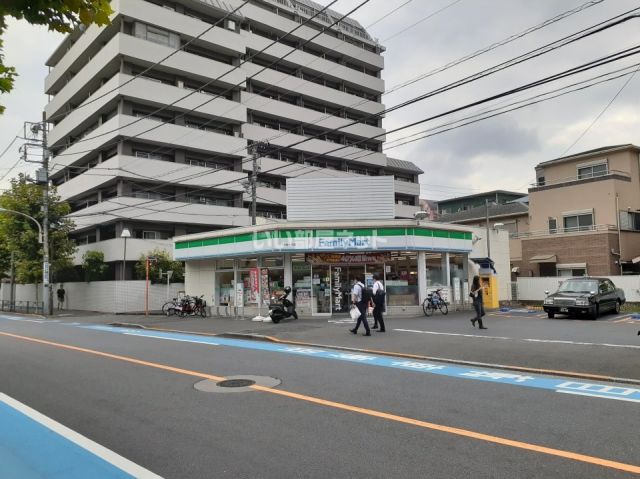 コンビニ　ファミリーマート渋谷本町店（コンビニ）まで269m