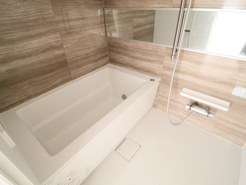 バス・シャワールーム　※同物件別号室写真となります。