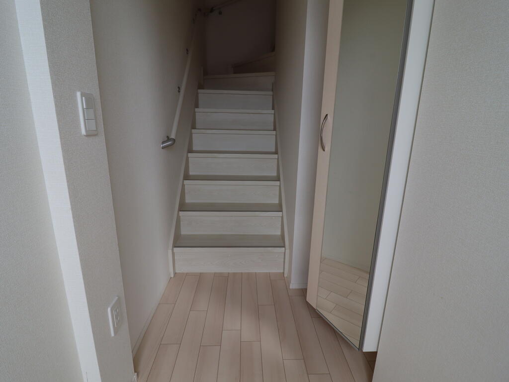 玄関　※同物件別号室写真となります。