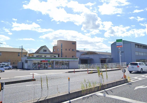 コンビニ　ファミリーマート西長瀬店（コンビニ）まで565m
