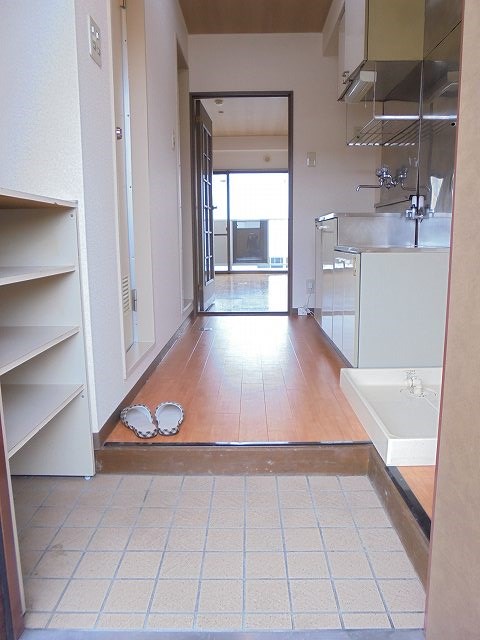 玄関　写真は207号室です（参考）