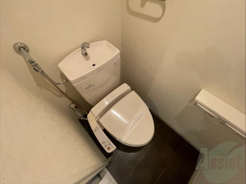 トイレ　こちらはトイレです。清潔感があり、安心して使用できます。