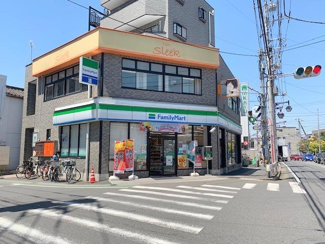 コンビニ　ファミリーマート（コンビニ）まで240m