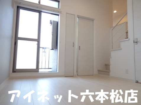 居室・リビング　二面採光で明るいお部屋です