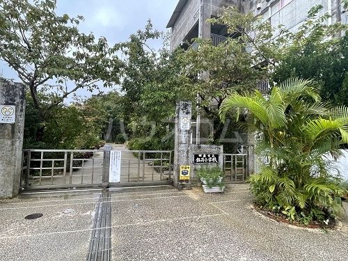 小学校　那覇市立銘苅小学校（小学校）まで485m