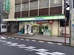 コンビニ　ファミリーマート代々木二丁目北店（コンビニ）まで67m