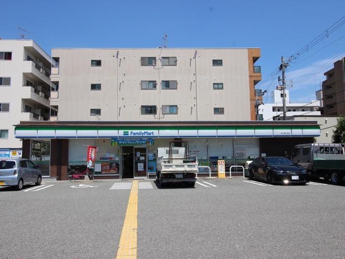 コンビニ　ファミリーマート（コンビニ）まで105m
