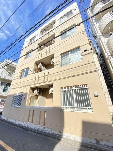 建物外観　４階建ての賃貸マンション