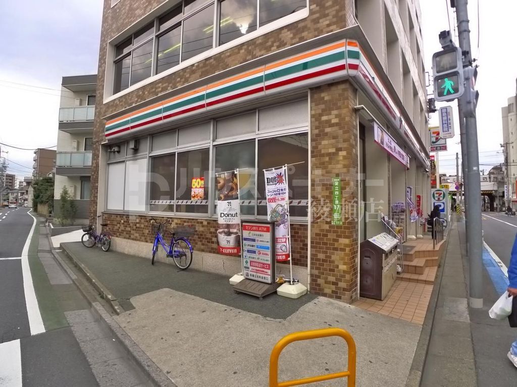 コンビニ　セブンイレブン足立4丁目店（コンビニ）まで370m