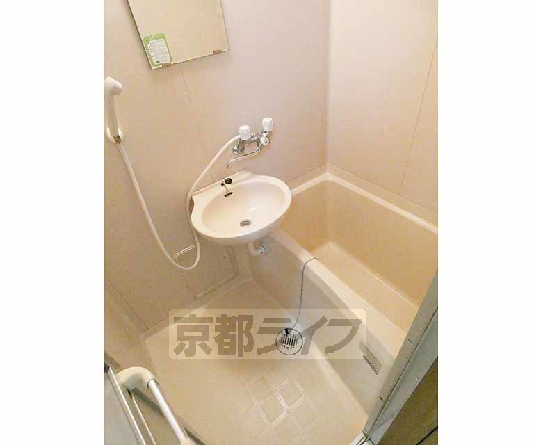 バス・シャワールーム　バス・トイレ別です。