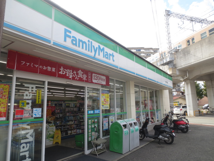 コンビニ　ファミリーマート（コンビニ）まで190m