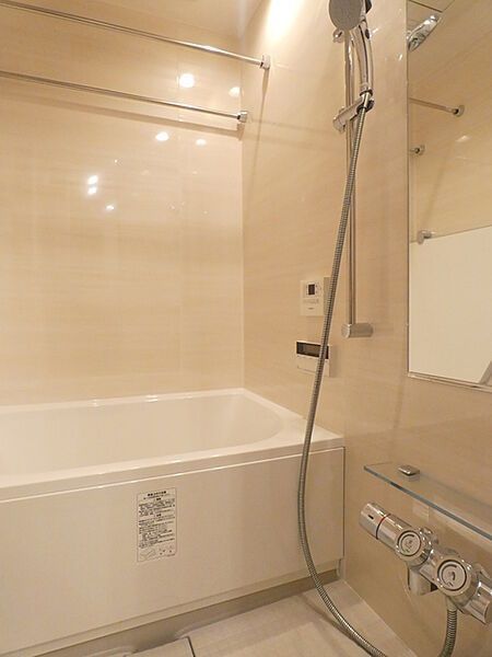 バス・シャワールーム　※別部屋の参考写真です。