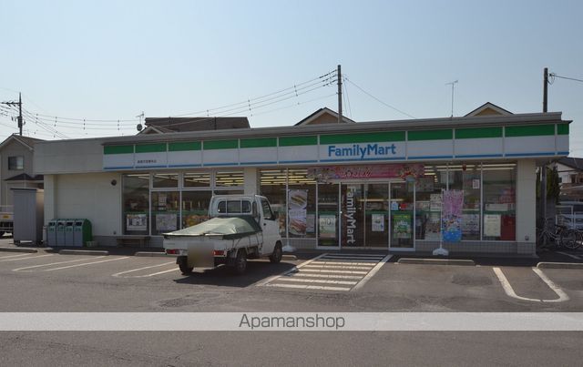 コンビニ　ファミリーマート（コンビニ）まで415m