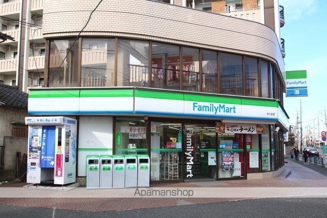 コンビニ　ファミリーマート（コンビニ）まで600m